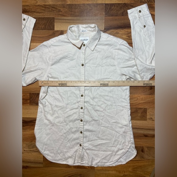 Abercrombie and Fitch Boyfriend Soft Collection Womens Sz Med Beige Button Down - Picture 6 of 7